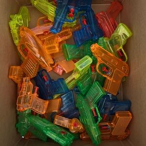 30 Colorful Water Guns